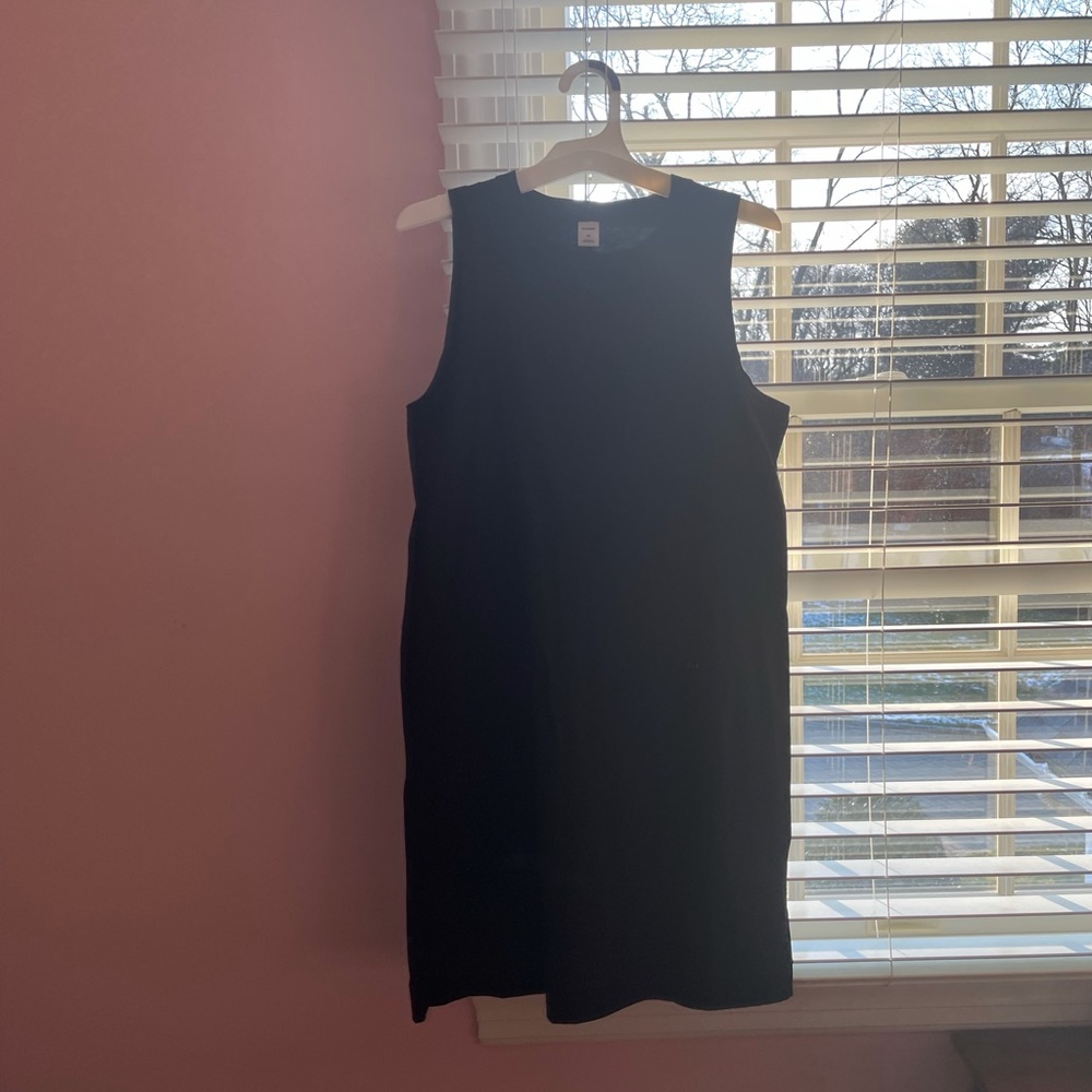 Short black dress with pocket